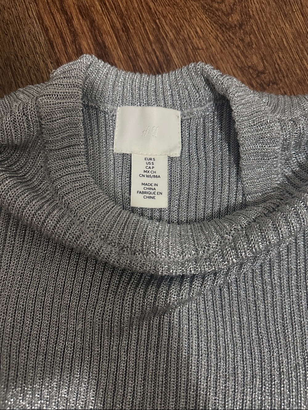 H&M Silver Metallic Ribbed Short Sleeve Top - Picture 2 of 2